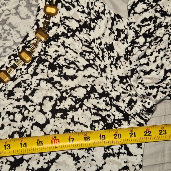 Rose and Olive Women's size 1X Metallic Bead Neckline Tunic Graphic Black/White - Picture 10 of 14